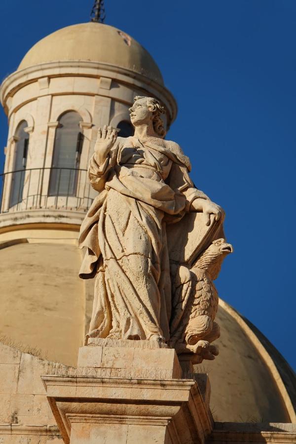 Casa Bommegna Villa Noto Luaran gambar